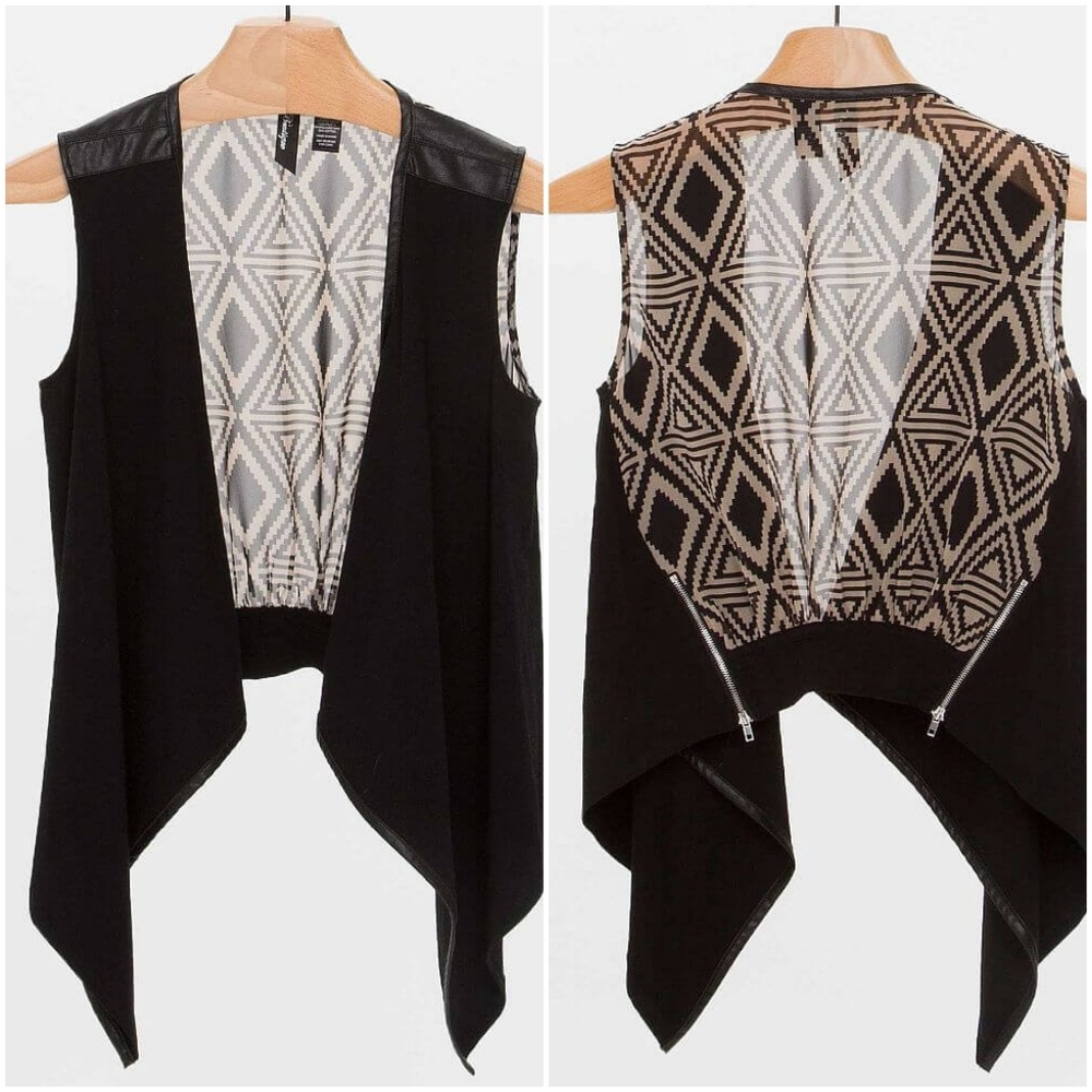 NWT Buckle BKE Boutique Shark Tooth Vest M